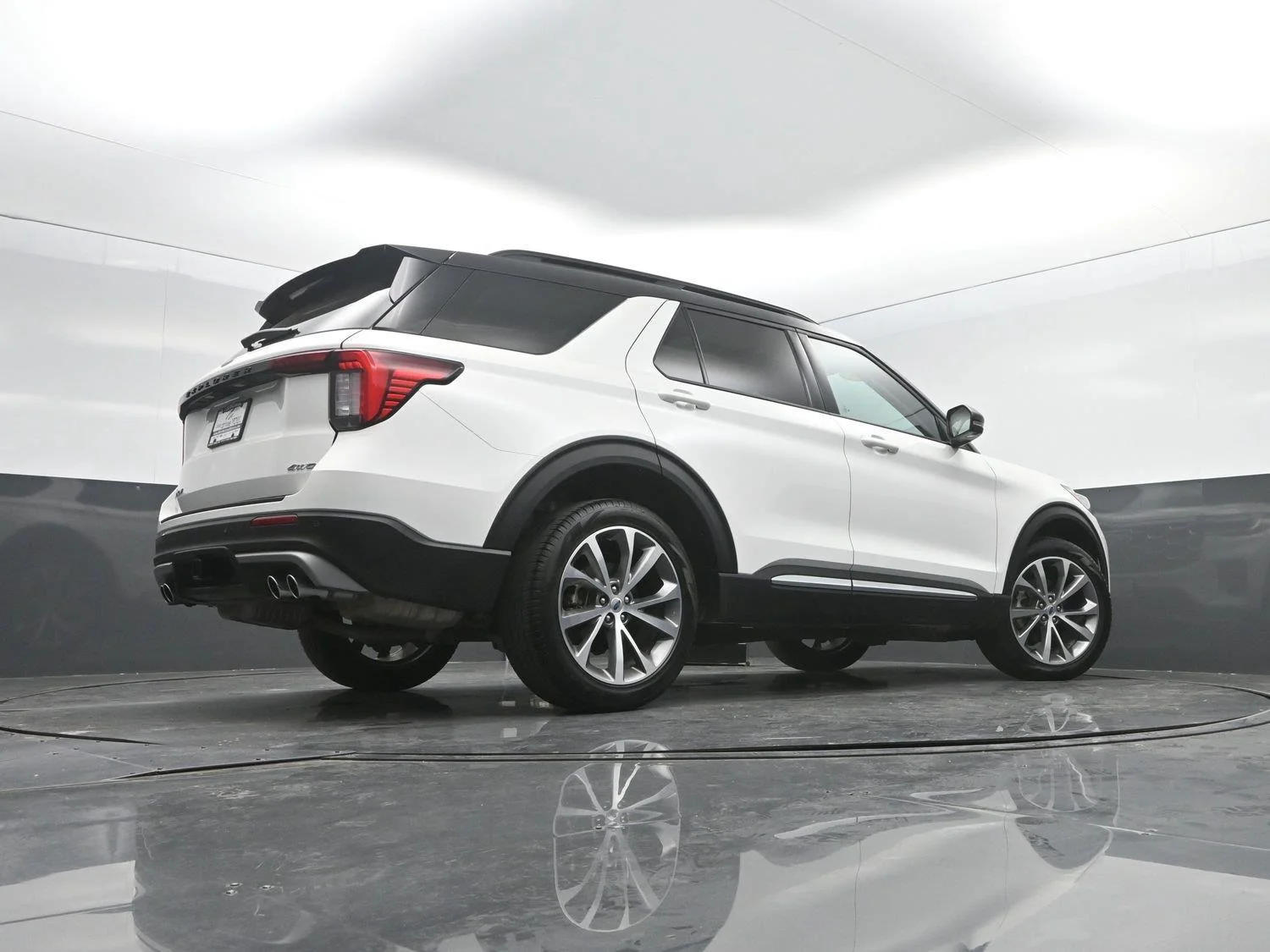 Used 2025 Star White Metallic Tri-Coat FORD Platinum image 38