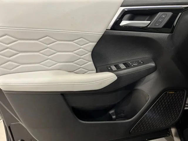 2025 Mitsubishi Outlander SEL Platinum Edition - Photo 10