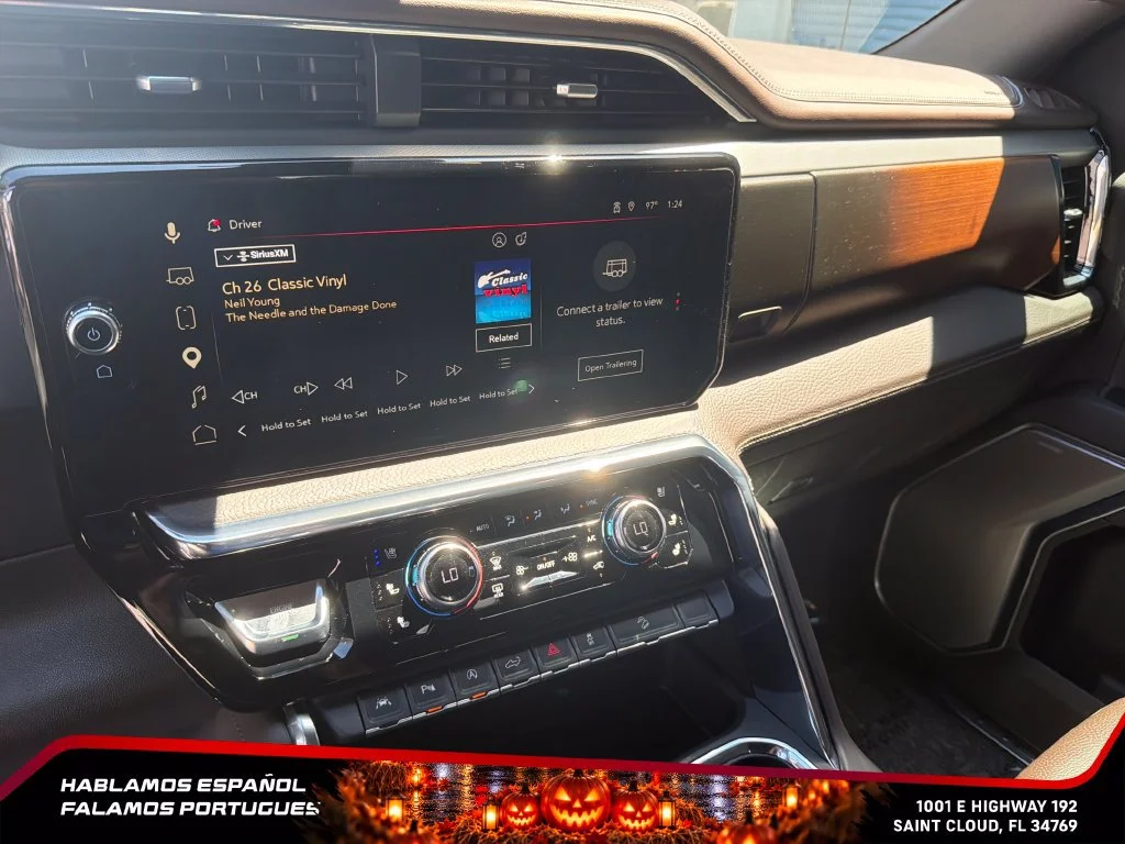Used 2025 White Frost Tricoat GMC Denali image 22