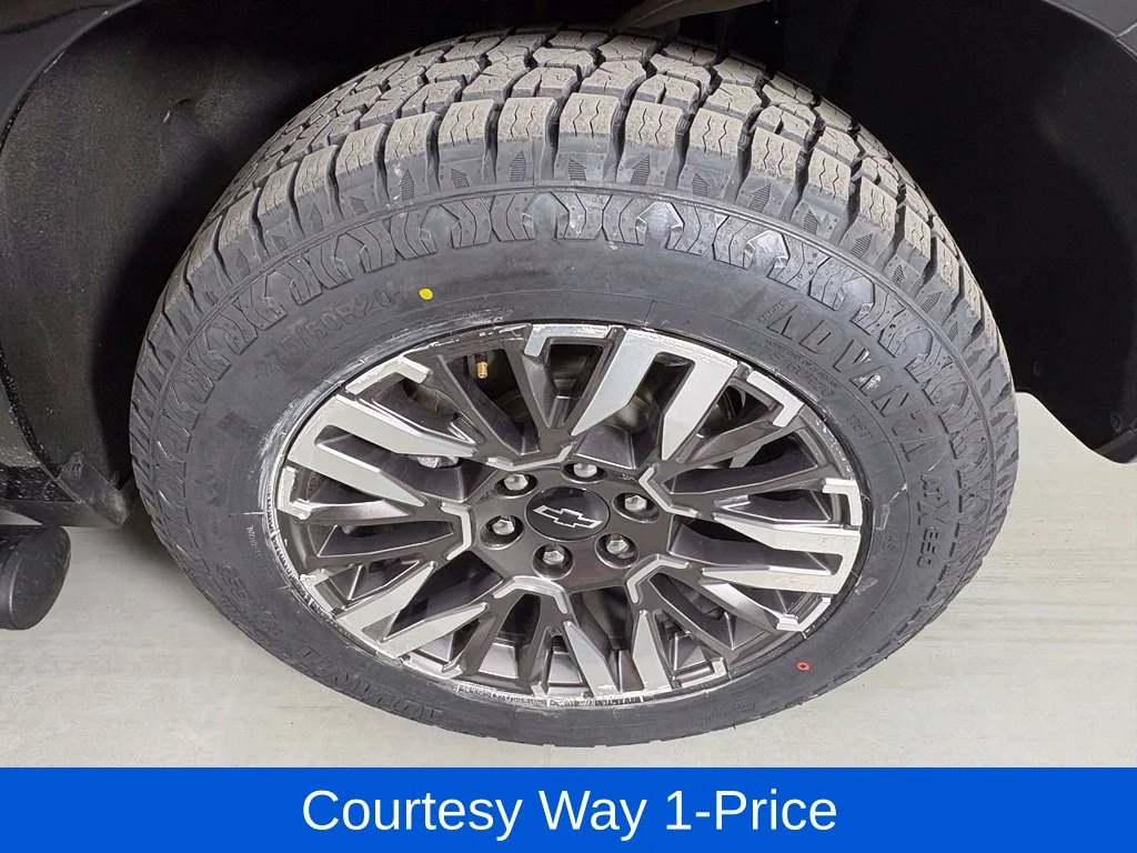 Used 2025 Black Chevrolet Z71 image 13