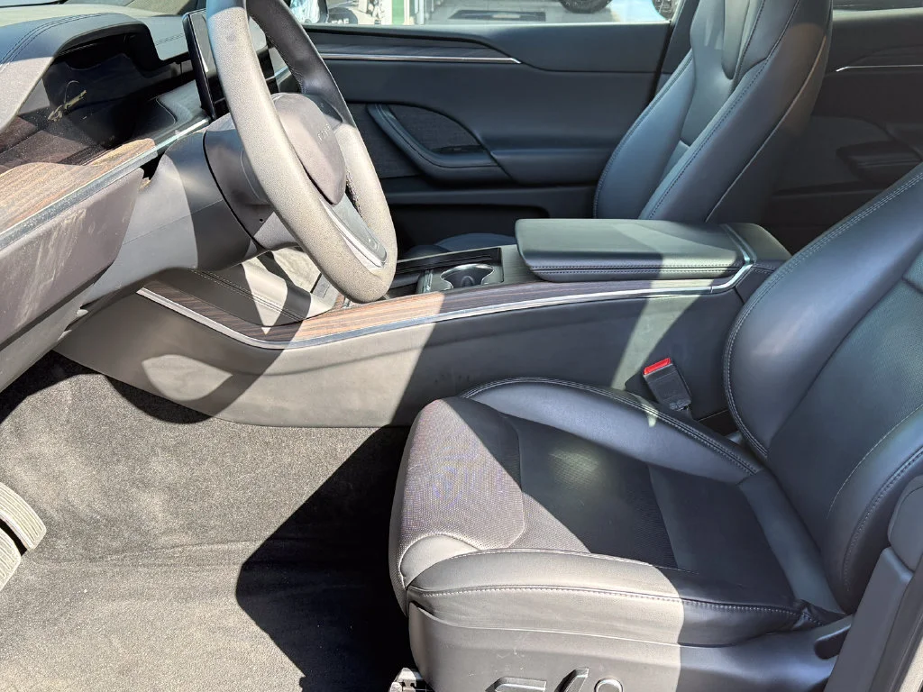 Used 2024  Tesla NA image 13