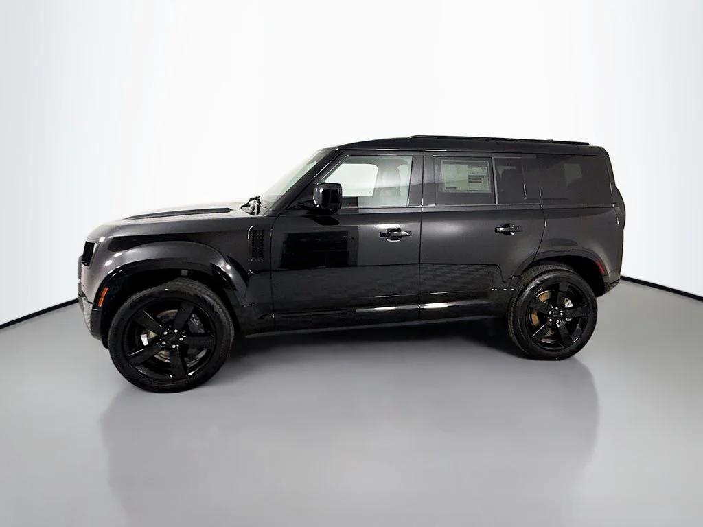 New 2026 Santorini Black Metallic Land Rover X-Dynamic SE image 2