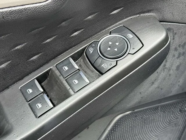 Used 2020 Silver Ford SE image 26