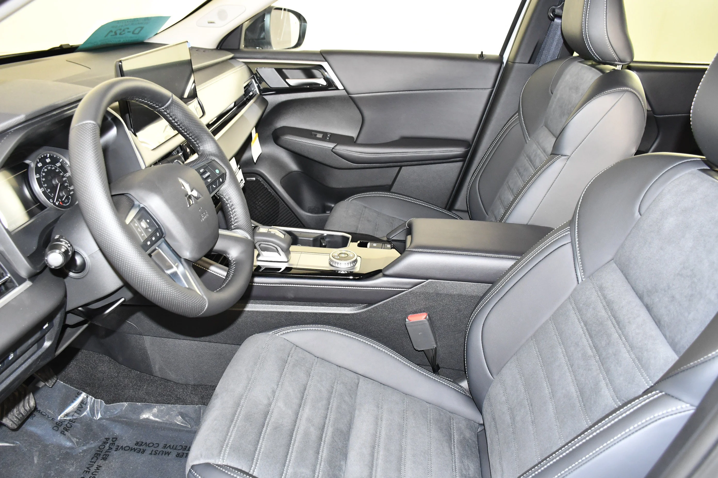 New 2026 White Diamond/Black Roof Mitsubishi Trail Edition image 14