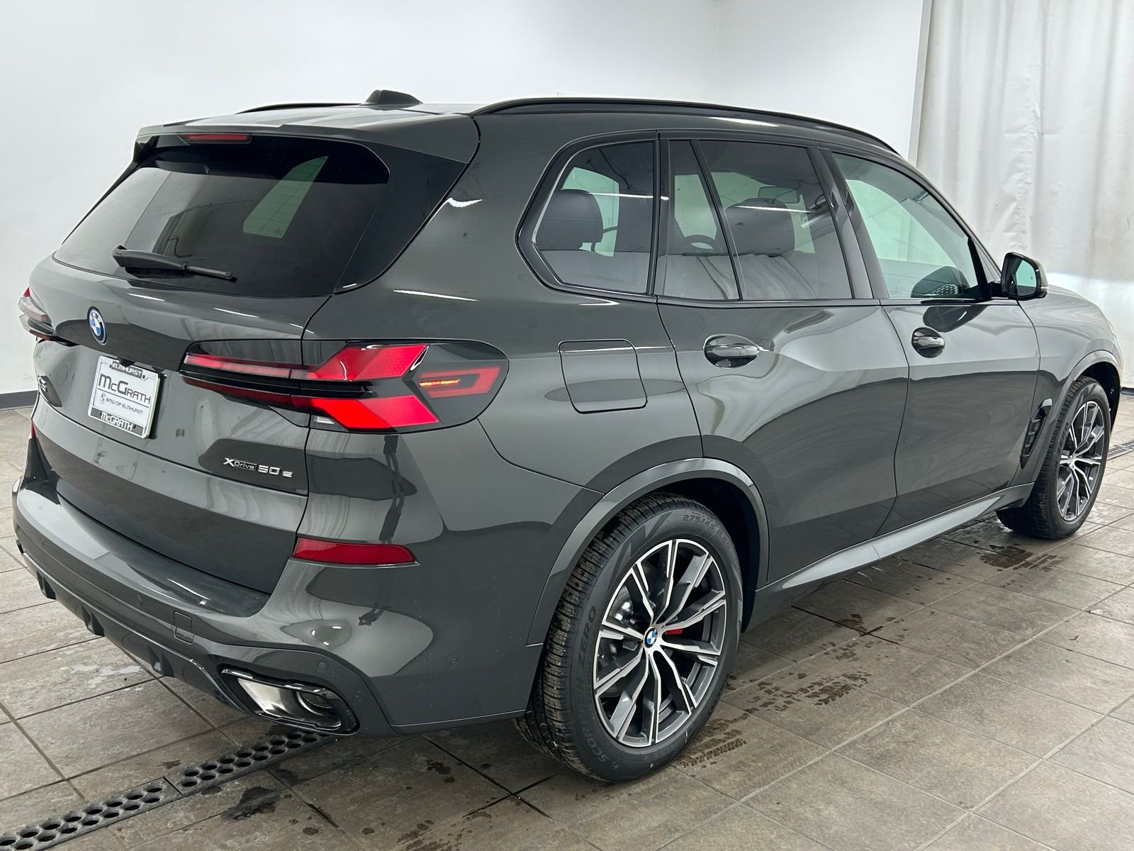New 2026 Dravit Gray Metallic BMW xDrive50e image 5