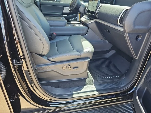 New 2026 Agate Black Metallic Ford MAX Active image 30