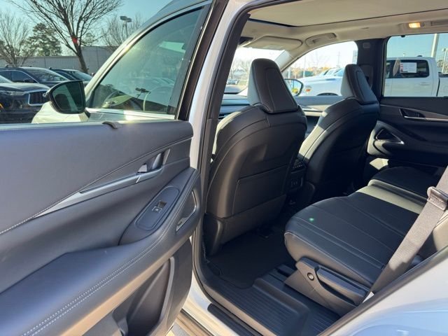 New 2026 RADIANT WHITE INFINITI Luxe FWD image 38