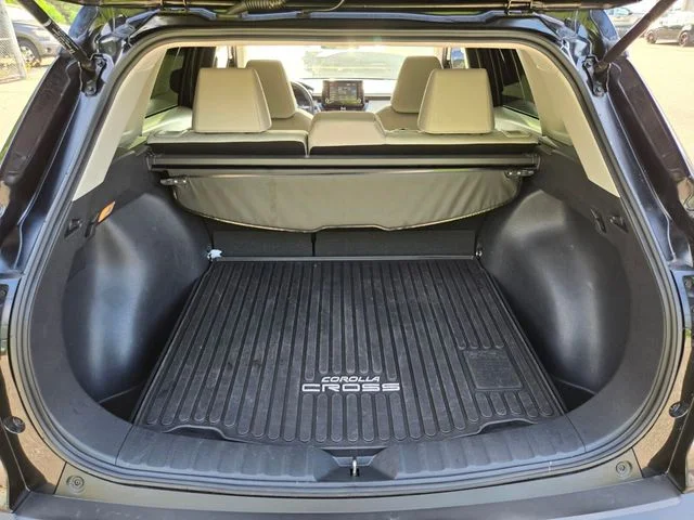 Used 2022 Black Toyota LE image 17