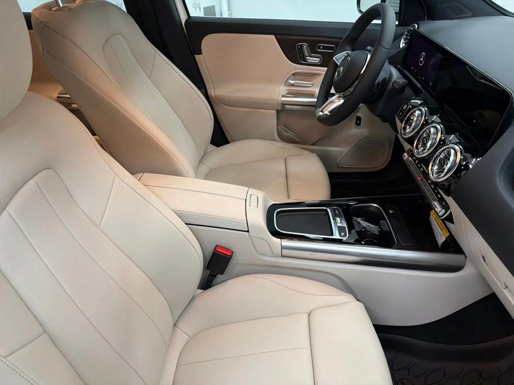 New 2026 White Mercedes-Benz GLA 250 image 29
