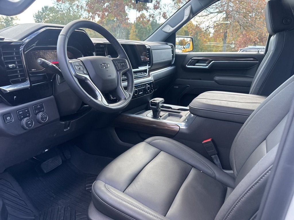 2025 Chevrolet Silverado 1500 LT Trail Boss photo 3