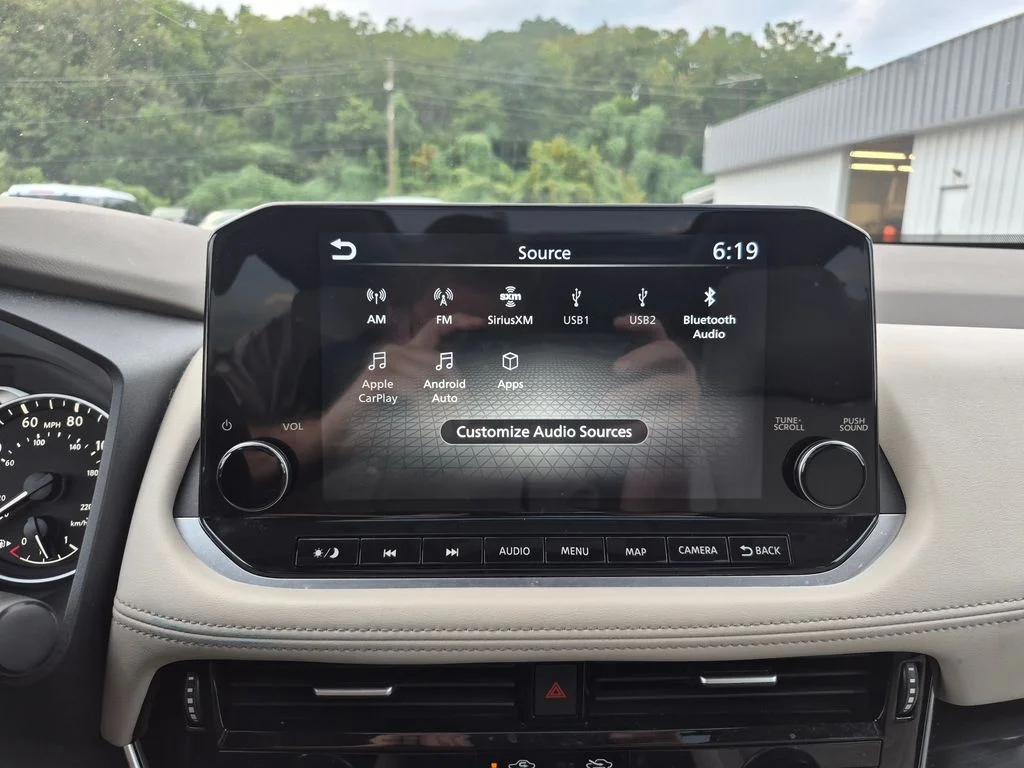 Used 2023 White Nissan SL image 33