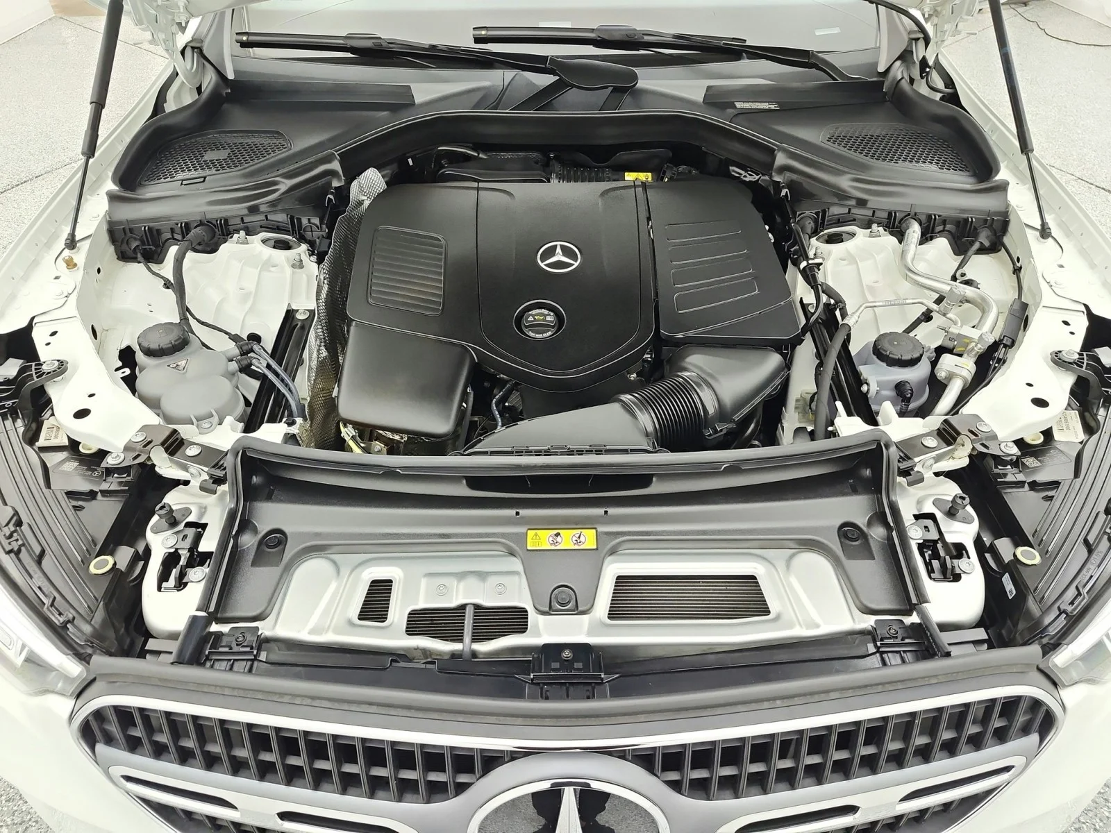 Certified Used 2024 Polar White Mercedes-Benz GLC 300 image 17