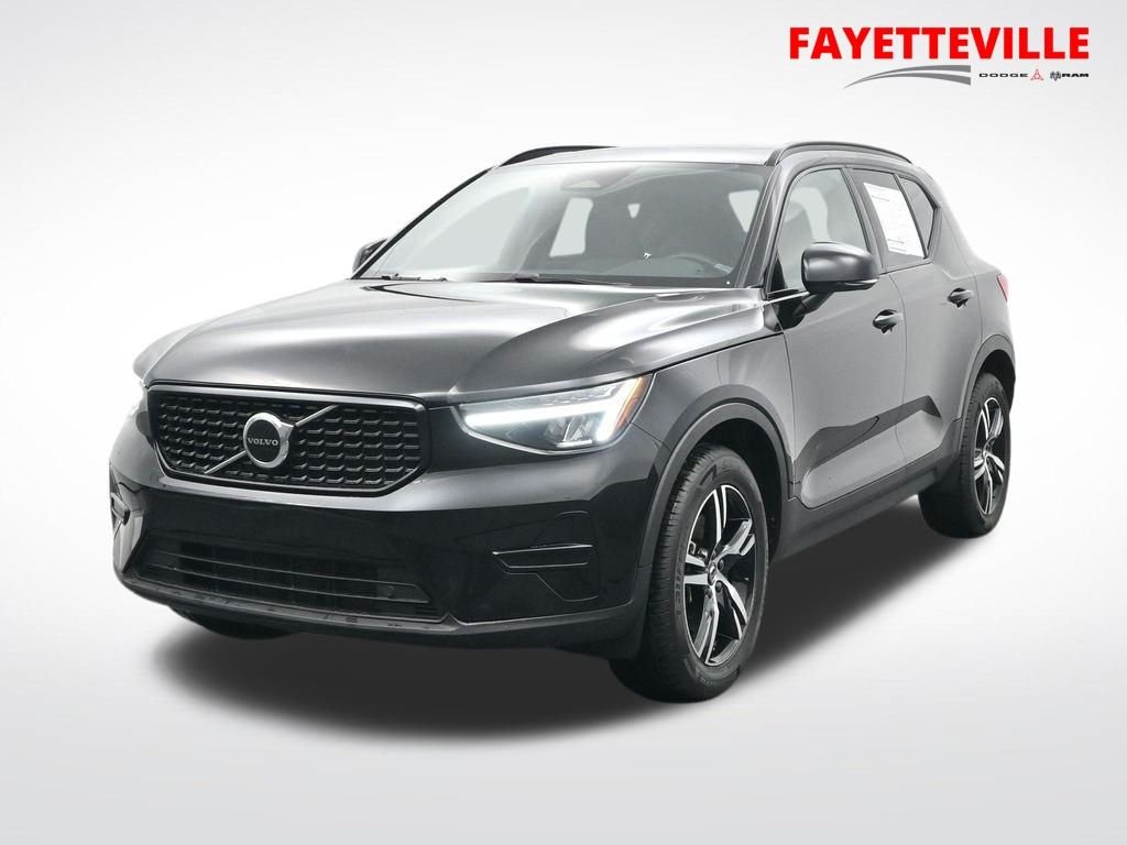 2024 Volvo XC40 Core