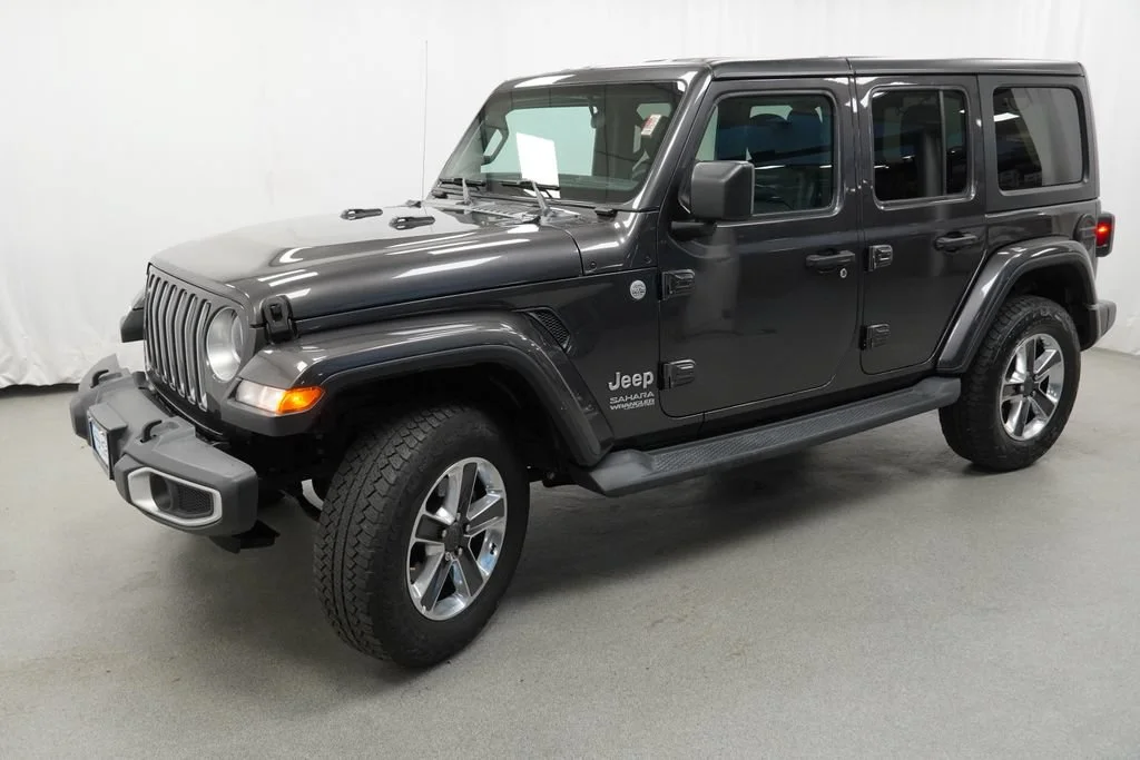 Used 2020 Gray Jeep Sahara 4x4 image 4
