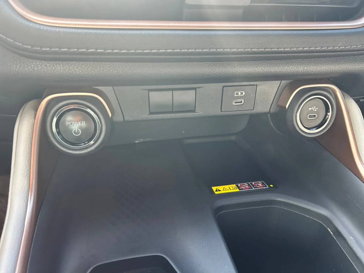 Used 2024  Toyota Hybrid MAX Limited image 13