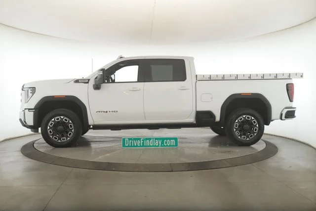 Used 2024 White GMC AT4 image 9