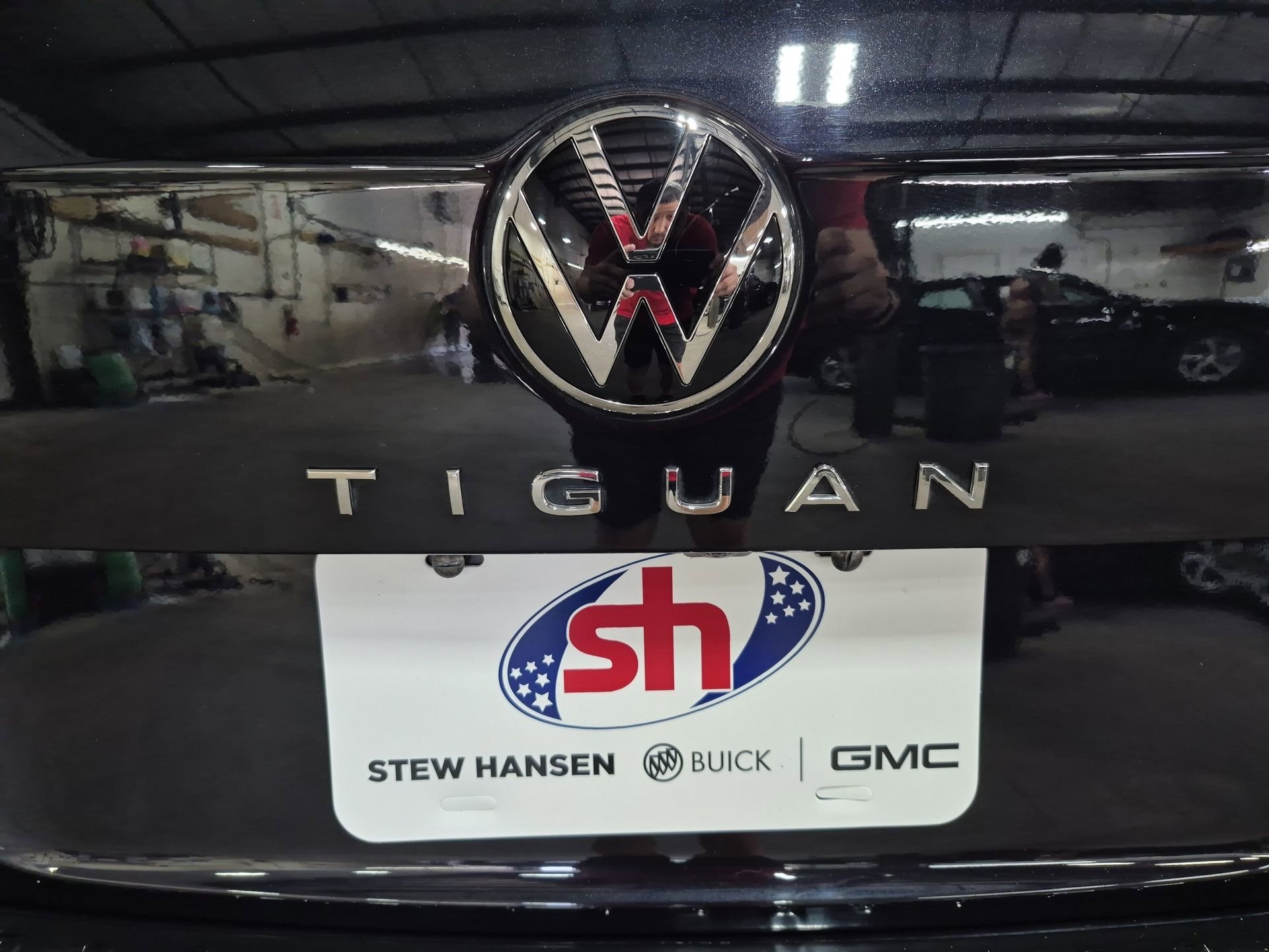 Used 2024 Black Volkswagen 2.0T SEL R-Line image 31