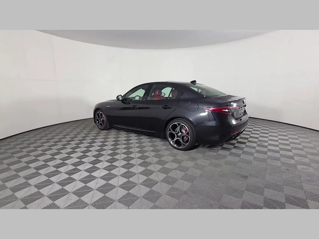 New 2026 Vulcano Black Metallic Alfa Romeo Base image 34