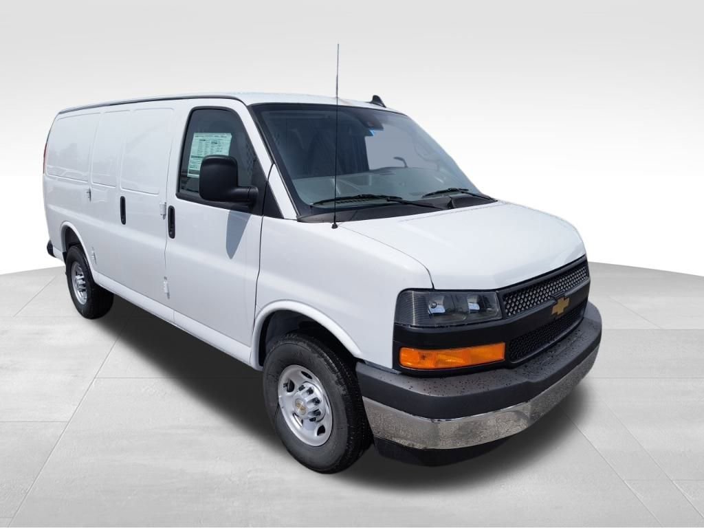 2025 Chevrolet Express 3500 Work Van HD's photo