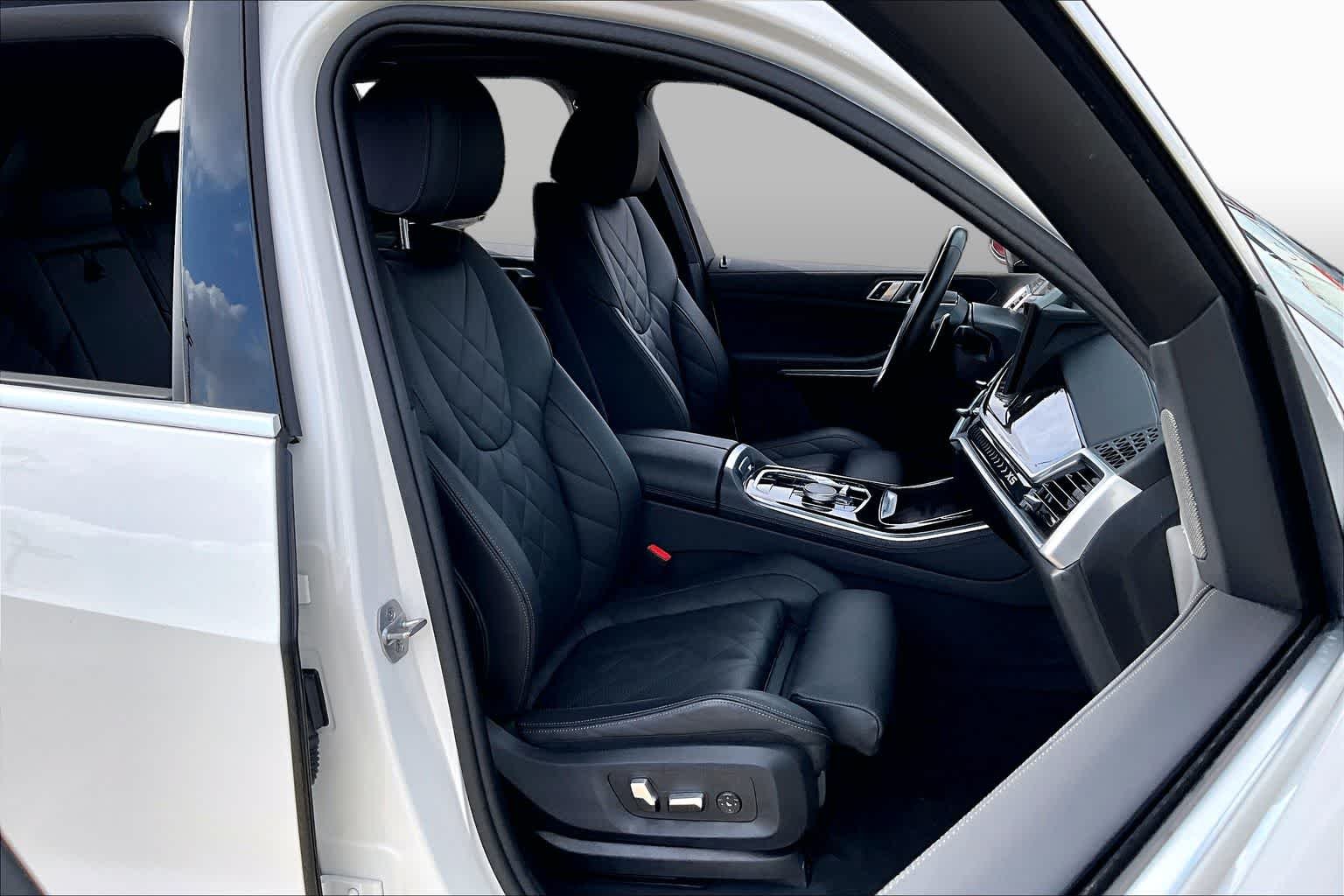 Used 2026 Alpine White BMW sDrive40i image 9