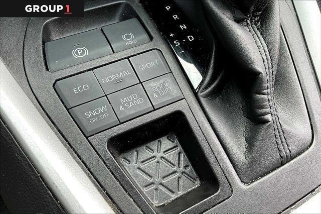 2022 Toyota RAV4 LE - Photo 33