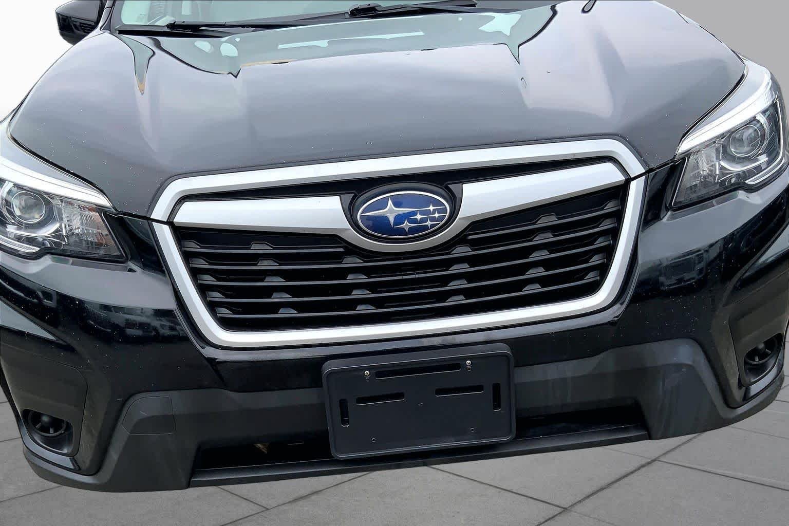 Used 2019 Crystal Black Silica Subaru Premium image 31