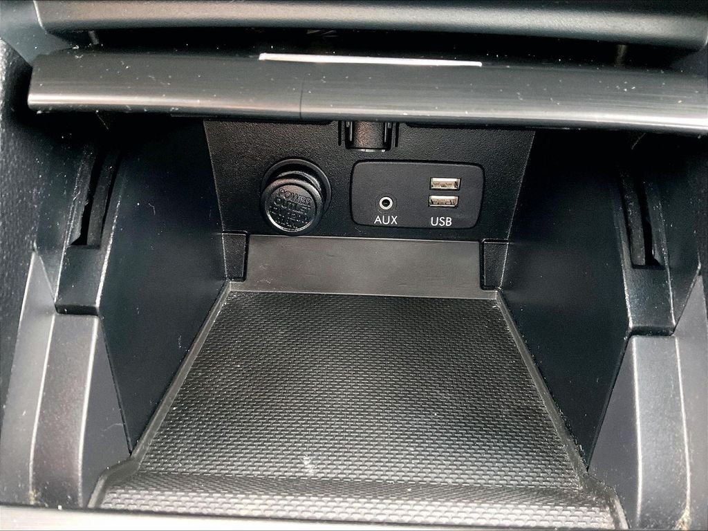 Used 2018 Crystal White Pearl Subaru 2.5i image 27