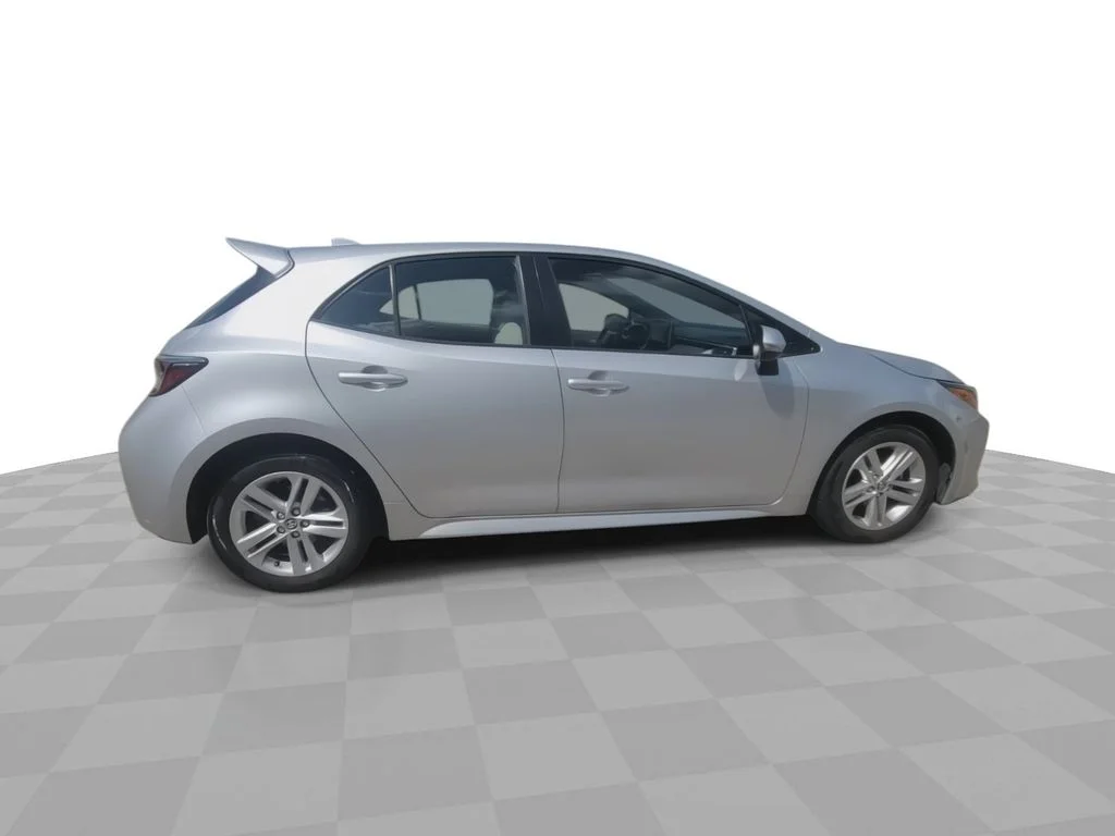 Used 2019 Silver Toyota SE image 9