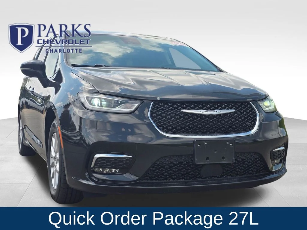 Used 2023 Black Chrysler Touring L image 1