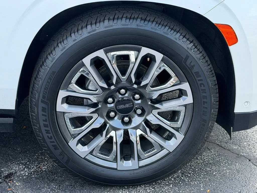 2023 GMC Yukon Denali Ultimate - Photo 16