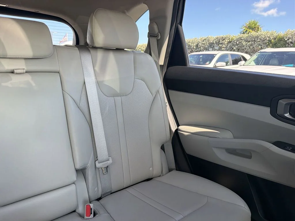 Used 2023 Silver Kia S image 14