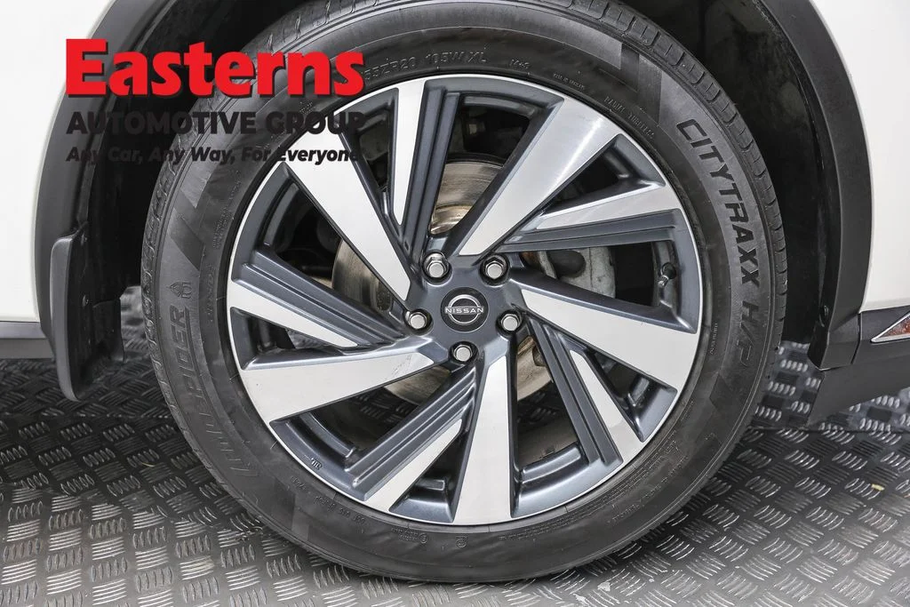 Used 2023 White Nissan SL image 31