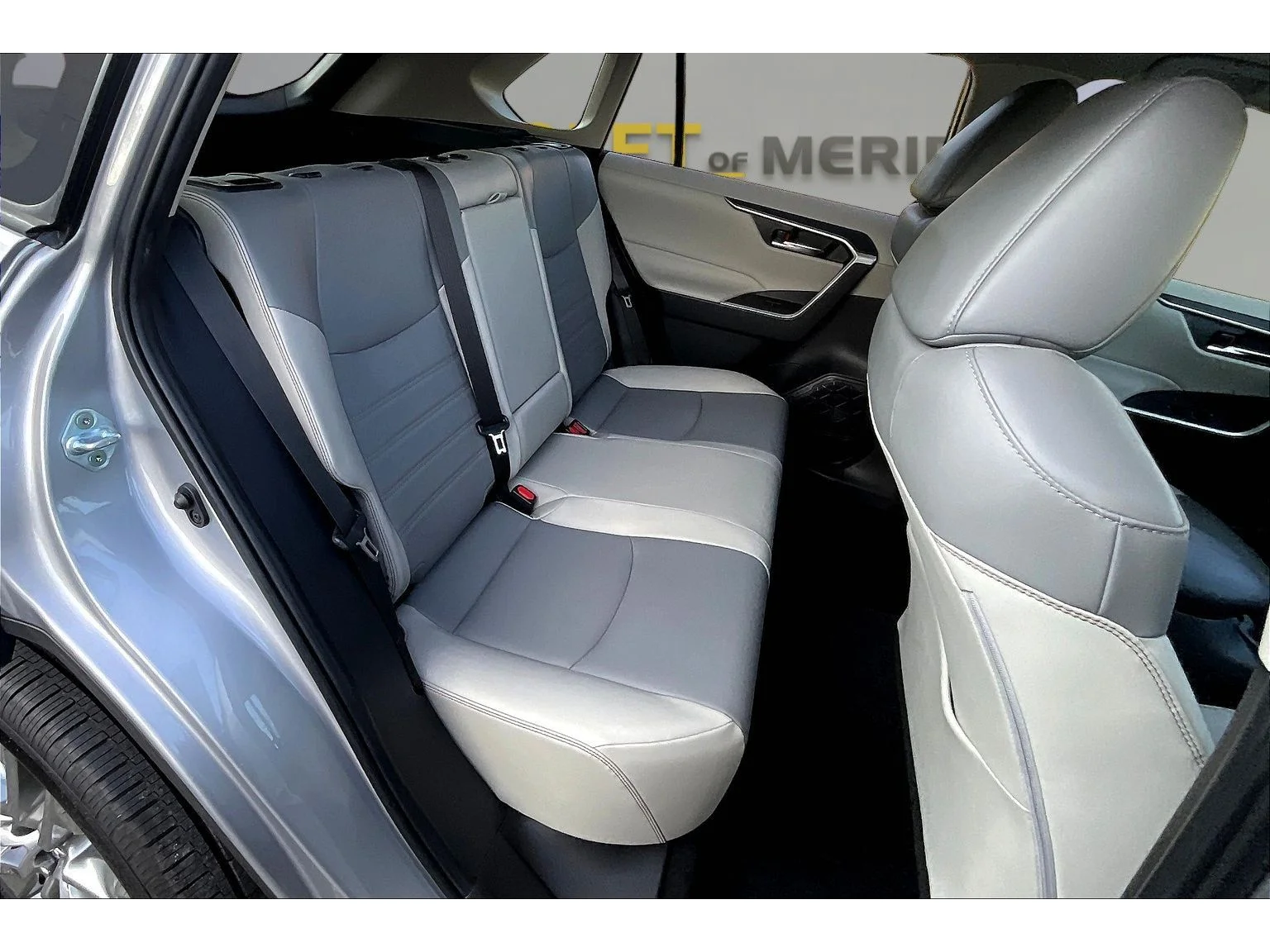 Used 2023  Toyota XLE Premium image 19