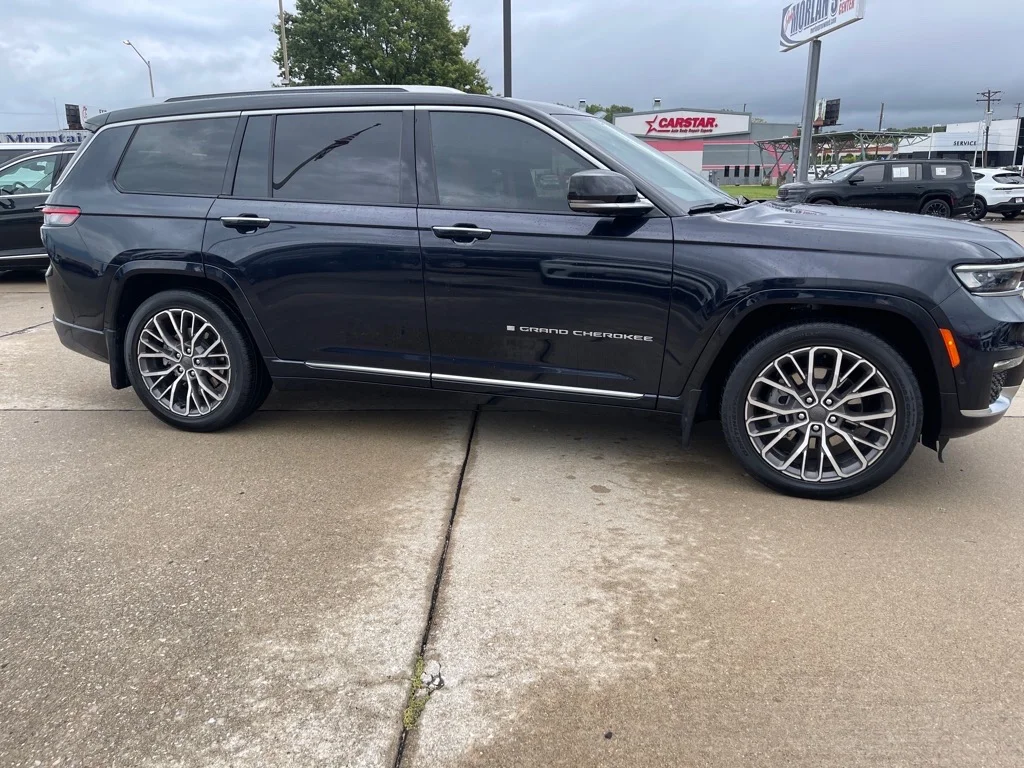 Used 2023 Midnight Sky (pcq) Jeep Summit Reserve image 5