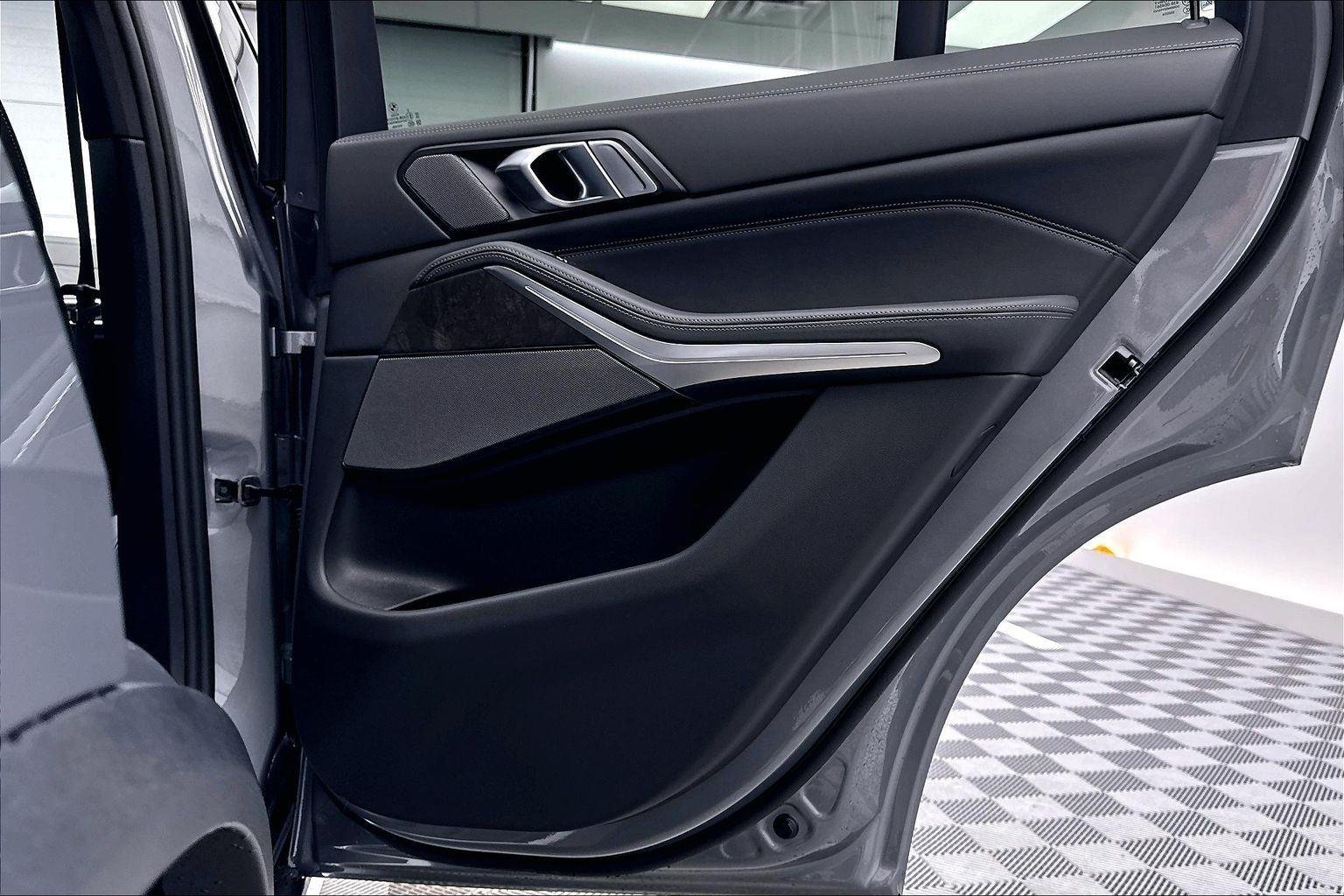 New 2026 Skyscraper Grey Metallic BMW xDrive40i image 32