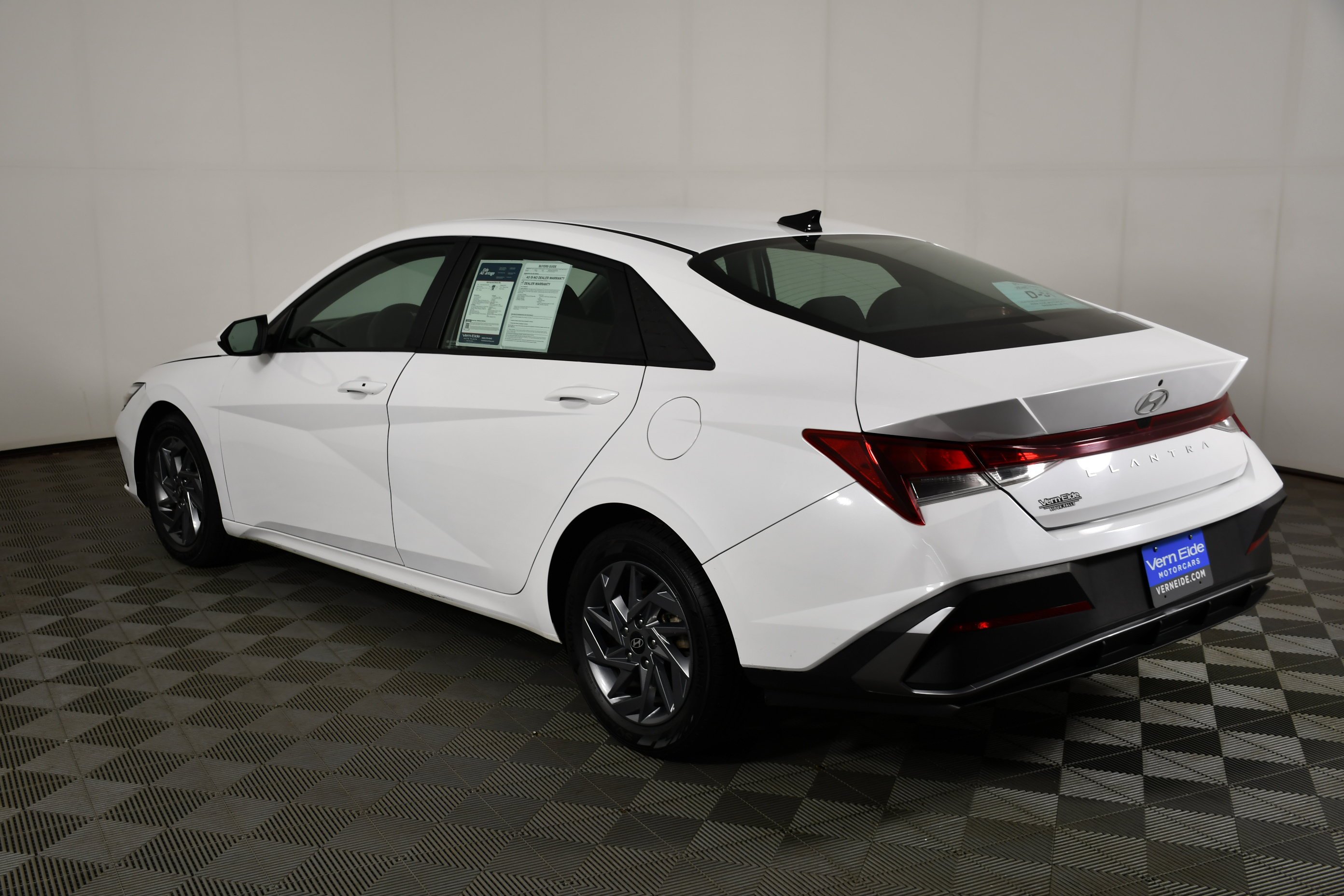 Used 2024 Serenity White Hyundai SEL image 8