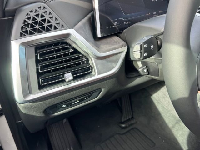 Used 2026 Alpine White BMW xDrive40i image 12