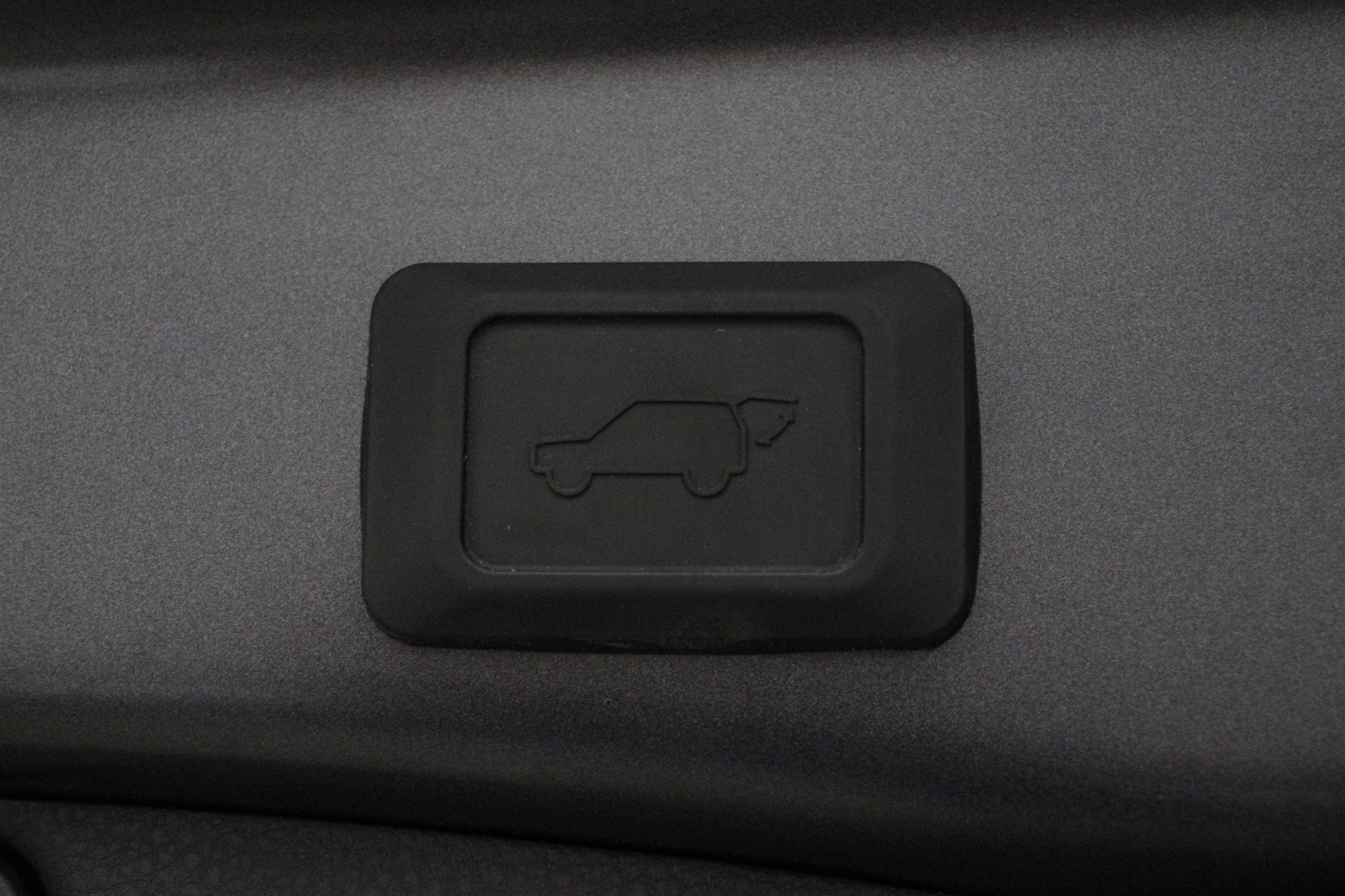 Used 2025 Gray Toyota XLE Premium image 26