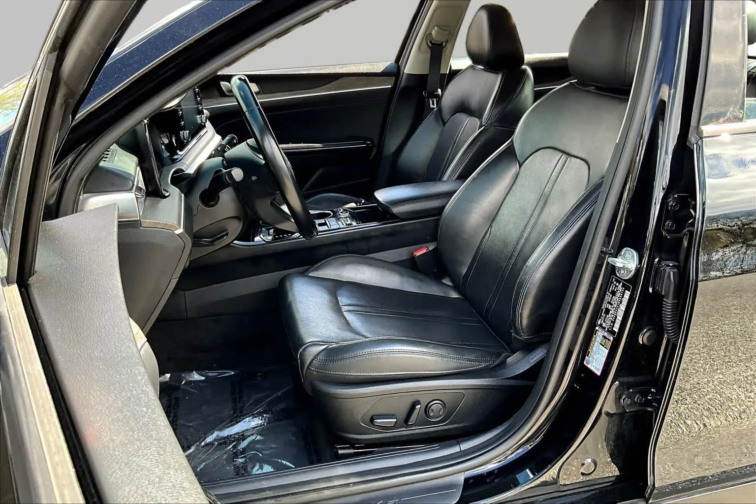 Used 2021 Ebony Black Kia EX image 15