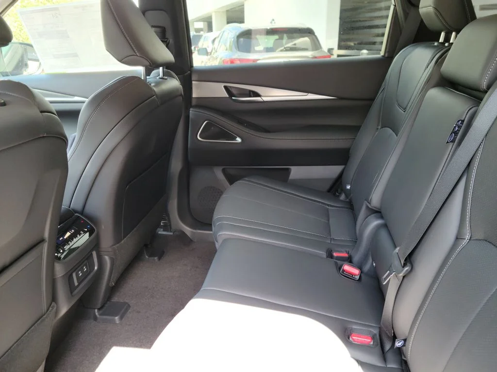 New 2027 HARBOR GRAY INFINITI Luxe FWD image 23