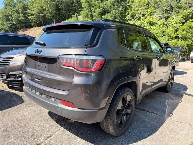 Used 2019 Crystal Metallic Jeep Latitude image 5