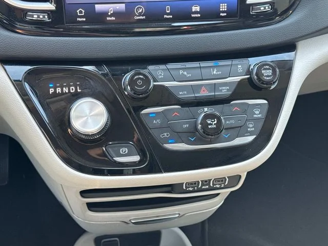 Used 2023 Black Chrysler Touring L image 32