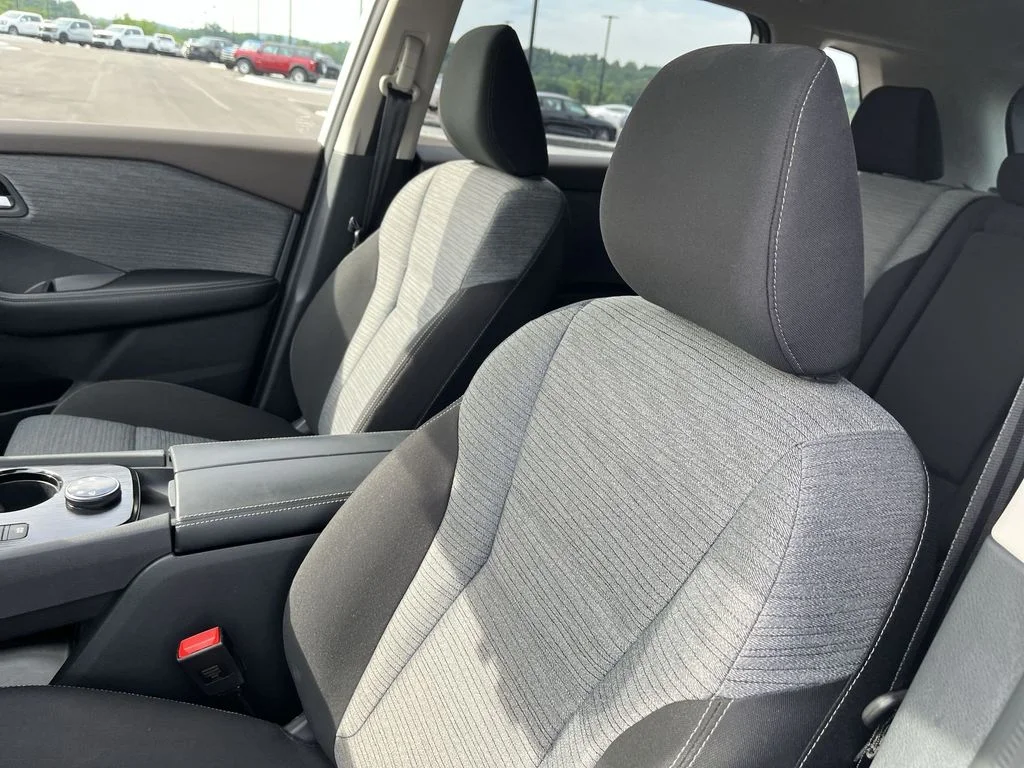 Used 2023 Silver Nissan SV image 11
