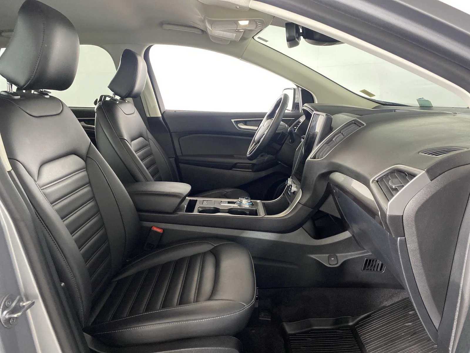 Used 2024 Iconic Silver Ford SEL image 28