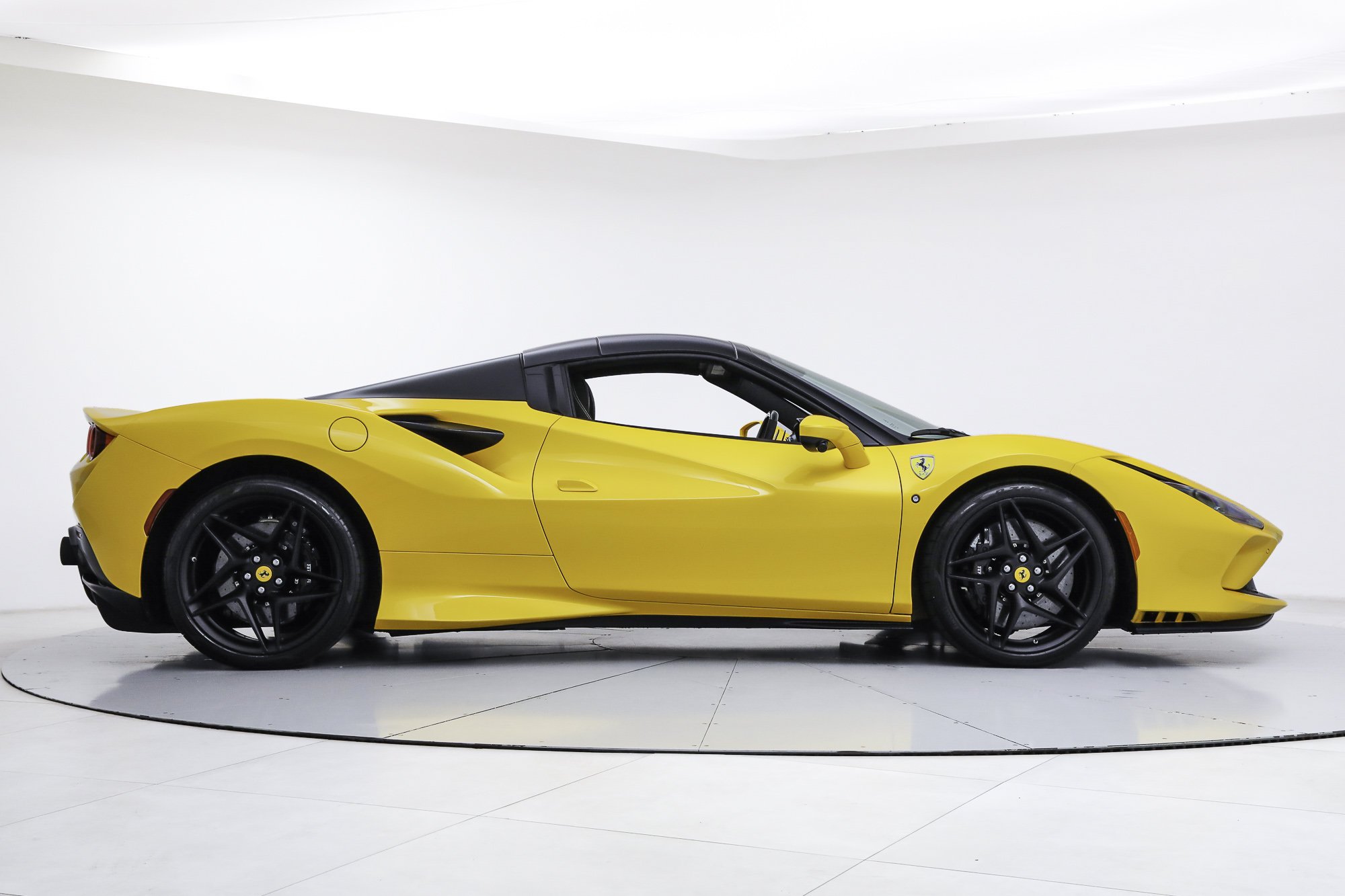 Used 2022 Yellow Ferrari  image 11