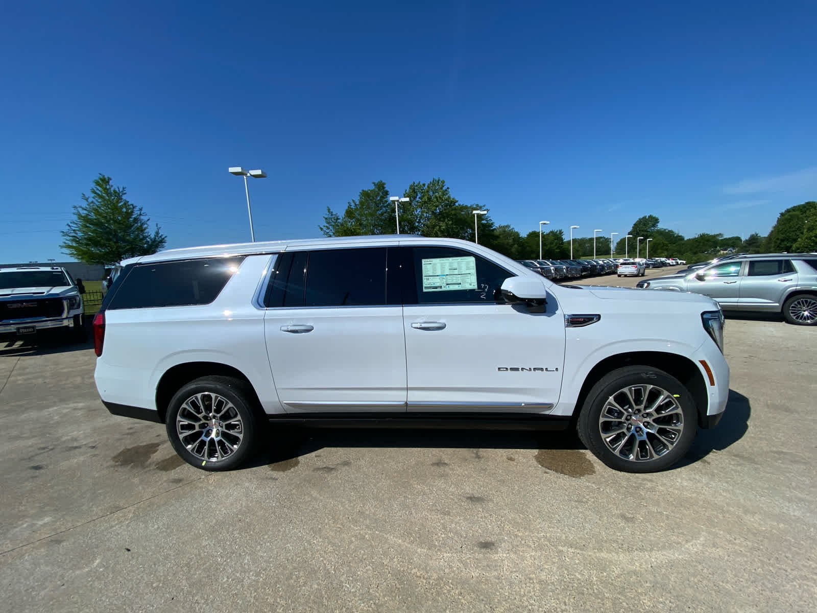 2026 GMC Yukon XL Denali - Photo 3