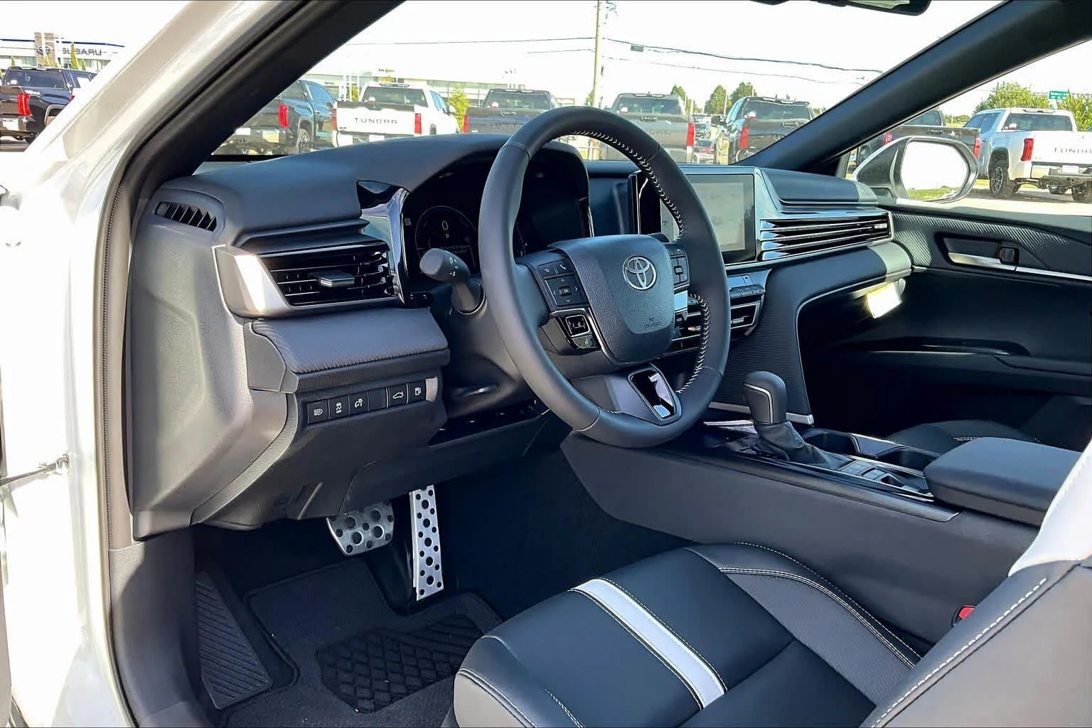 2026 Toyota Camry SE - Photo 8