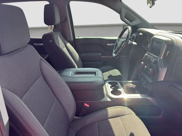 Used 2021  Chevrolet RST image 9