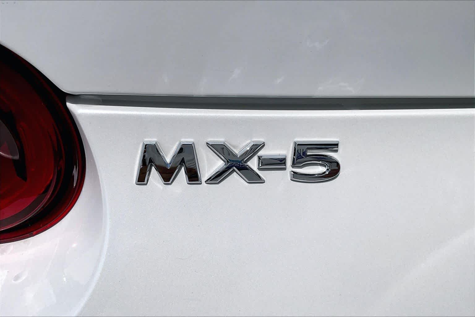 Used 2024 Snowflake White Pearl Mica Mazda Grand Touring image 9