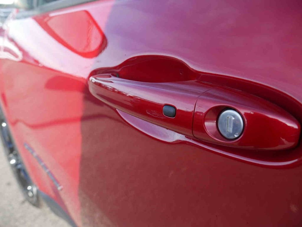 New 2026 Red Hot Pearlcoat Jeep Latitude image 8